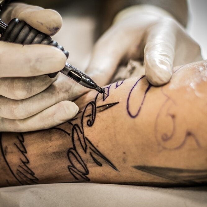 Skapa ett minnesmärke för livet hos en tatuerare i Stockholm