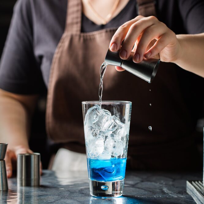 Bli en professionell bartender genom en Bartenderutbildning