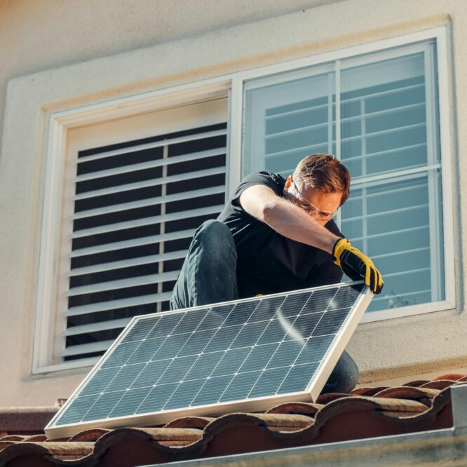 Installera Solpaneler i Nerja: En Guide till Ett Hållbart och Ekonomiskt Val