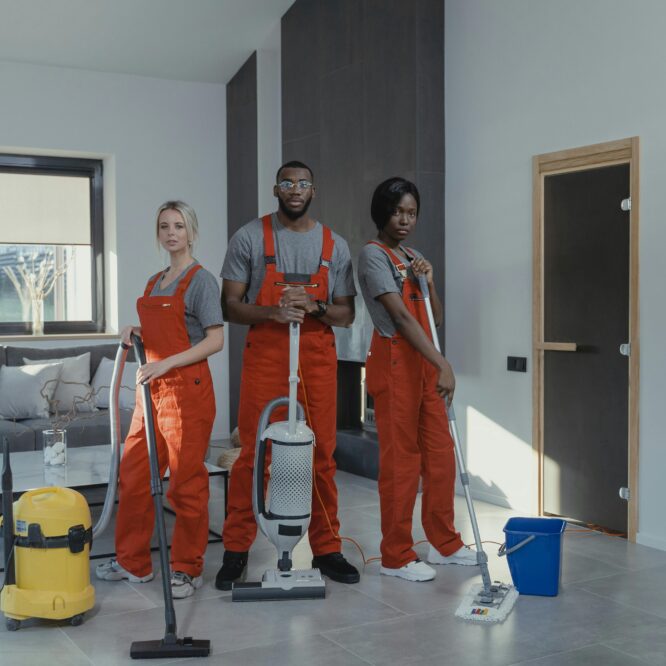 Hemstädning Stockholm: Konsten att välja rätt hjälp för en enklare vardag